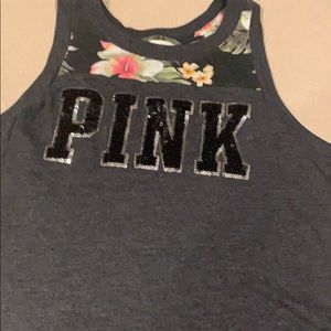 🌸🌺Flower print tank top! Perfect for the summer.